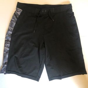 Hylete Black Camo Size Medium shorts